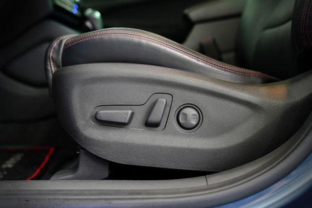 定速 全景天窗 駕駛座電動椅 倒車顯影 導航 I-KEY 摸門解鎖 恆溫空調  第18張相片