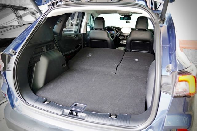 僅跑3.5萬里 ACC 車道偏移 盲點 環景B&O音響 抬頭 全景天窗 電尾門  第9張相片