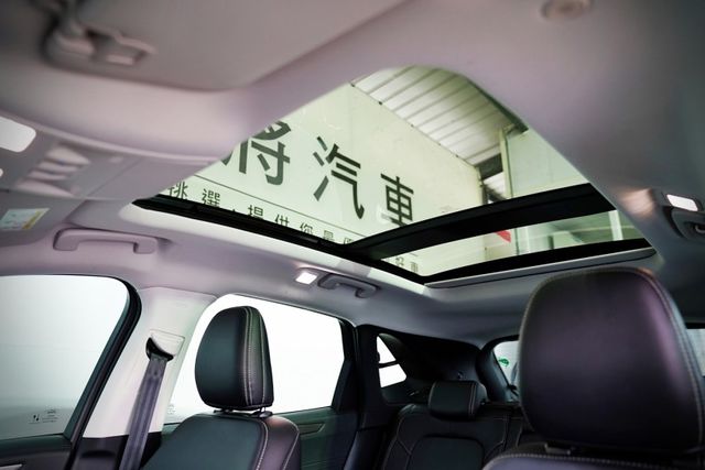 僅跑3.5萬里 ACC 車道偏移 盲點 環景B&O音響 抬頭 全景天窗 電尾門  第10張相片
