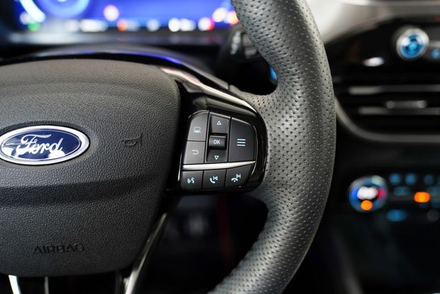 僅跑3.5萬里 ACC 車道偏移 盲點 環景B&O音響 抬頭 全景天窗 電尾門  第12張相片