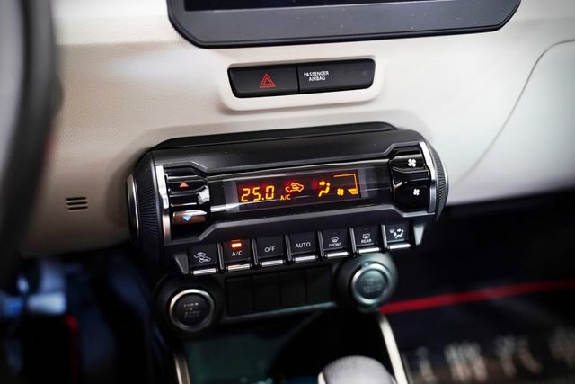 GLX 僅跑6.2萬里 原版原漆 定速、多功能方向盤、恆溫、倒影、改裝安卓機  第16張相片