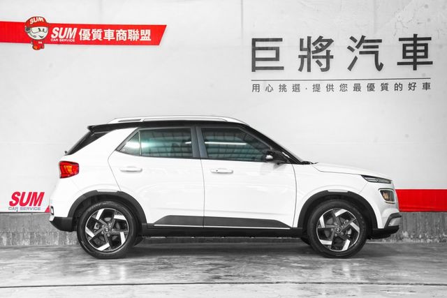 一手車僅跑1.6萬里 原版件 CarPlay、LED環形日行燈、皮質方向盤  第4張相片