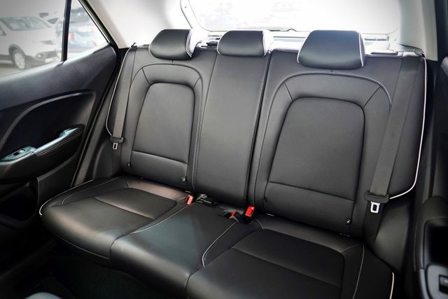 一手車僅跑1.6萬里 原版件 CarPlay、LED環形日行燈、皮質方向盤  第8張相片