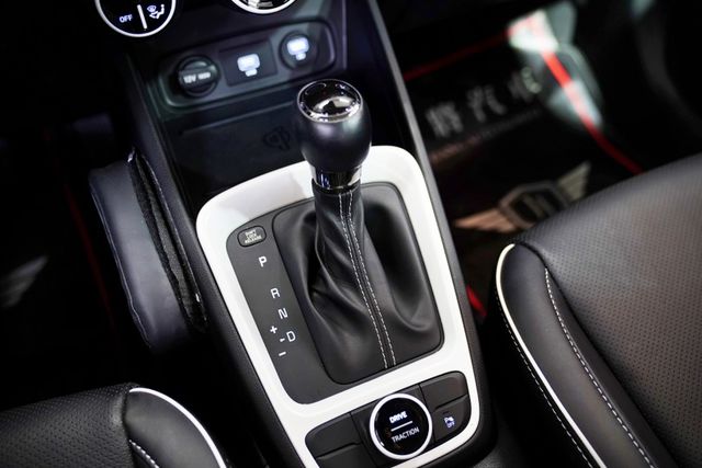 一手車僅跑1.6萬里 原版件 CarPlay、LED環形日行燈、皮質方向盤  第15張相片