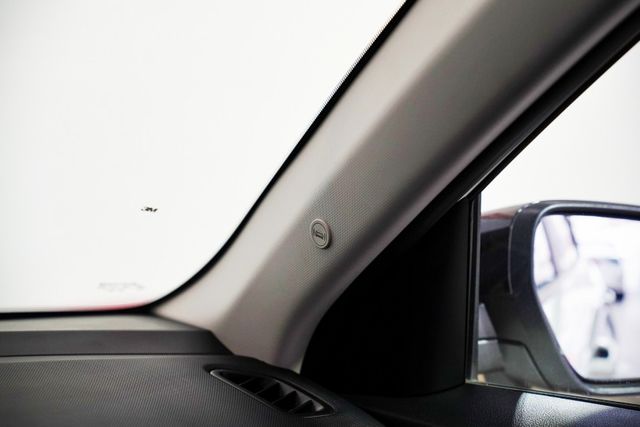 一手車僅跑1.6萬里 原版件 CarPlay、LED環形日行燈、皮質方向盤  第16張相片
