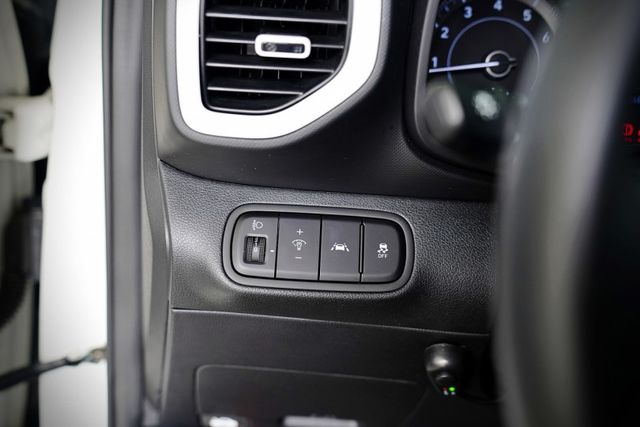 一手車僅跑1.6萬里 原版件 CarPlay、LED環形日行燈、皮質方向盤  第17張相片