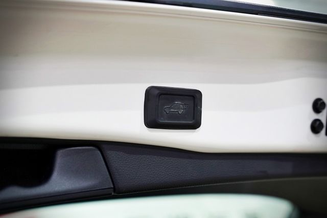 僅跑8.3萬里 ACC、車道維持、環景、導航、電動椅、盲點、抬顯、Bose音響  第18張相片