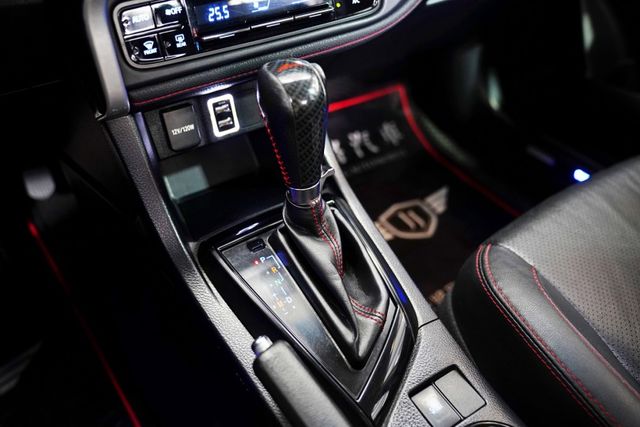 一手車 原版件 LED頭燈 撥片 抬顯 循跡 安卓機 360環景 CARPLAY  第15張相片