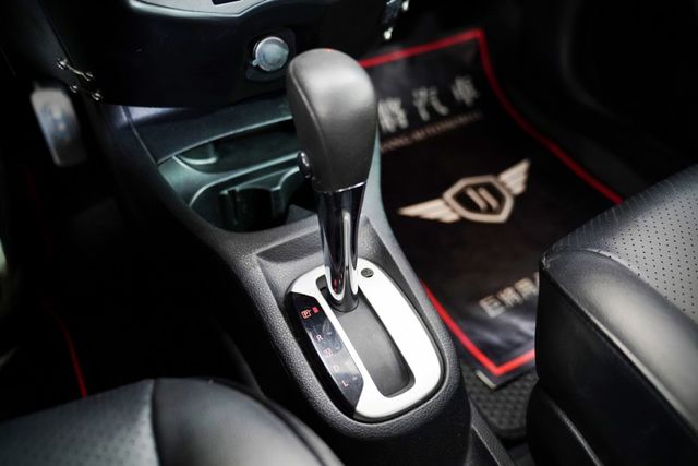 行家皮椅版 僅跑7萬里 原版件 改安卓機 CARPLAY 倒車顯影 導航  第17張相片