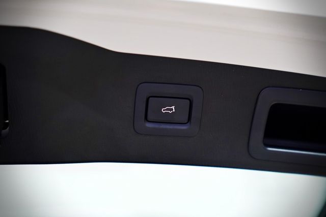 原版件僅跑5.4萬里 ACC車道偏移 盲點 抬頭顯示 環景 BOSE音響 電尾門  第19張相片