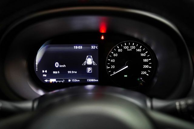 一手車僅跑1.5萬里 ACC 抬頭顯示 環景 CARPLAY 恆溫空調 雙色車頂  第12張相片