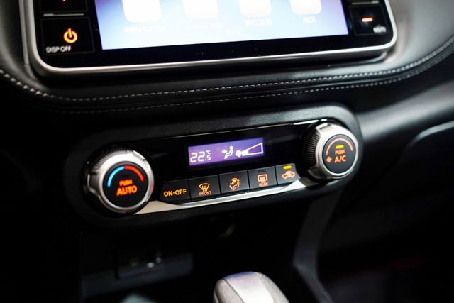 一手車僅跑1.5萬里 ACC 抬頭顯示 環景 CARPLAY 恆溫空調 雙色車頂  第14張相片