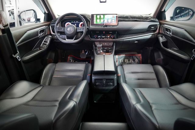 旗艦版｜僅跑2.8萬里 Bose音響 撥片 雙電動椅 導航 環景 電尾門 電尾門 L2跟車  第7張相片