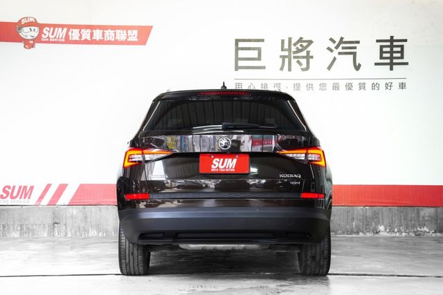 尊榮版｜4X4 原版件 7人座 摸門 CARPLAY 全景天窗 電動椅 電尾門 360環景  第3張相片