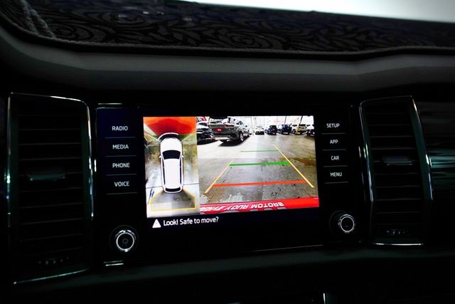 尊榮版｜4X4 原版件 7人座 摸門 CARPLAY 全景天窗 電動椅 電尾門 360環景  第15張相片