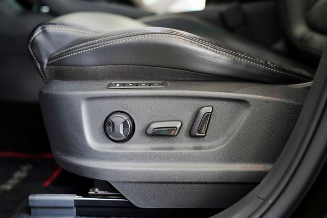 尊榮版｜4X4 原版件 7人座 摸門 CARPLAY 全景天窗 電動椅 電尾門 360環景  第16張相片