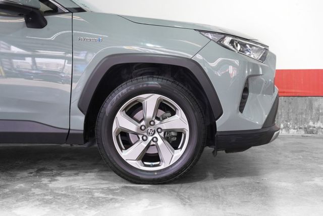 Hybrid旗艦4WD｜一手車 原版件 ACC 車道偏移 盲點 環景 全景天窗 電尾門 電動椅 雙通風椅  第5張相片