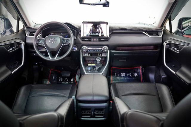 Hybrid旗艦4WD｜一手車 原版件 ACC 車道偏移 盲點 環景 全景天窗 電尾門 電動椅 雙通風椅  第7張相片