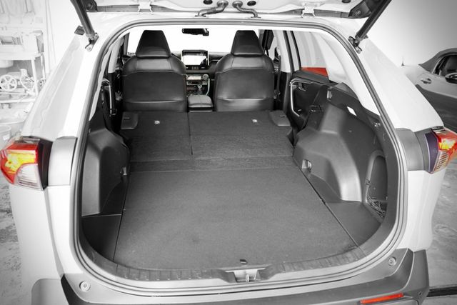 Hybrid旗艦4WD｜一手車 原版件 ACC 車道偏移 盲點 環景 全景天窗 電尾門 電動椅 雙通風椅  第9張相片