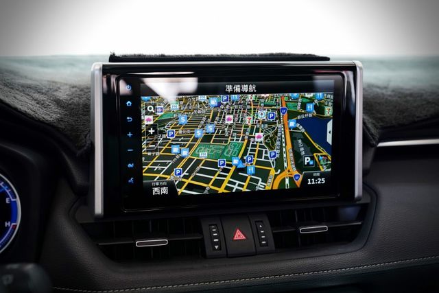 Hybrid旗艦4WD｜一手車 原版件 ACC 車道偏移 盲點 環景 全景天窗 電尾門 電動椅 雙通風椅  第13張相片