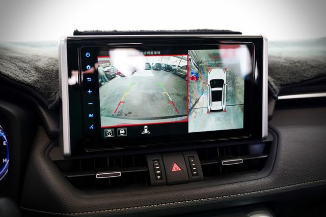 Hybrid旗艦4WD｜一手車 原版件 ACC 車道偏移 盲點 環景 全景天窗 電尾門 電動椅 雙通風椅  第14張相片