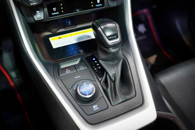 Hybrid旗艦4WD｜一手車 原版件 ACC 車道偏移 盲點 環景 全景天窗 電尾門 電動椅 雙通風椅  第15張相片