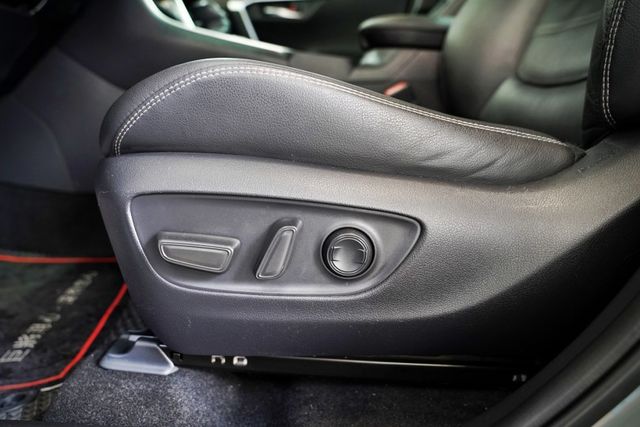 Hybrid旗艦4WD｜一手車 原版件 ACC 車道偏移 盲點 環景 全景天窗 電尾門 電動椅 雙通風椅  第16張相片