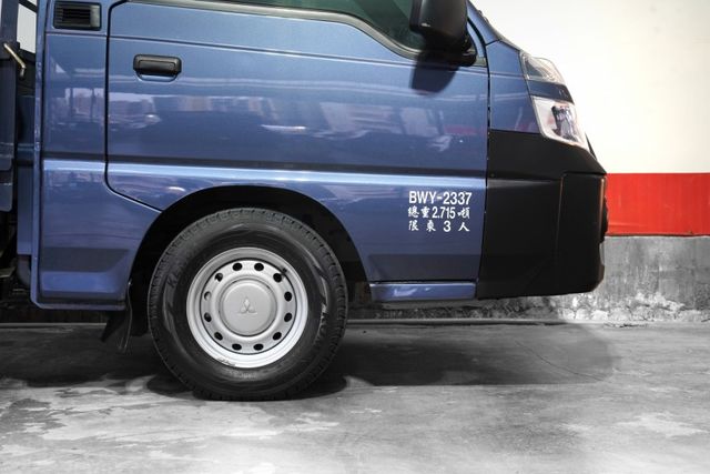 標準貨床手排｜手排 框式 原廠保養 一手車 僅跑3千里  第6張相片