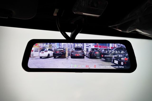 標準貨床手排｜手排 框式 原廠保養 一手車 僅跑3千里  第15張相片