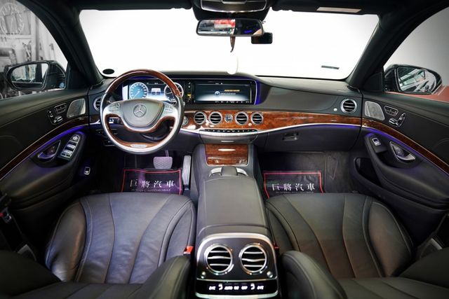 長軸版 原版件 四電吸門 柏林知音 後座總裁座椅 雙魚眼 全景天窗 電尾門  第8張相片