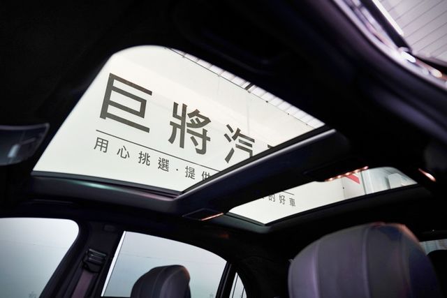 長軸版 原版件 四電吸門 柏林知音 後座總裁座椅 雙魚眼 全景天窗 電尾門  第10張相片