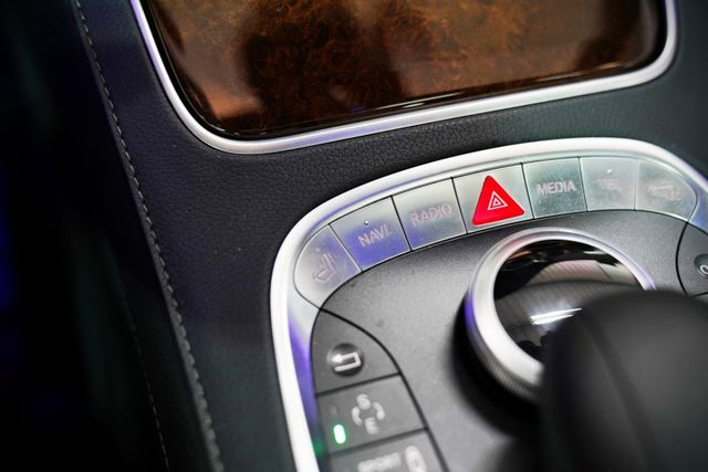 長軸版 原版件 四電吸門 柏林知音 後座總裁座椅 雙魚眼 全景天窗 電尾門  第16張相片