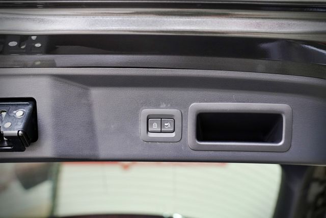 20S Signature｜原廠保養僅跑3.6萬里 ACC車道偏移 盲點 抬顯 電動椅 BOSE環景 電尾門  第19張相片