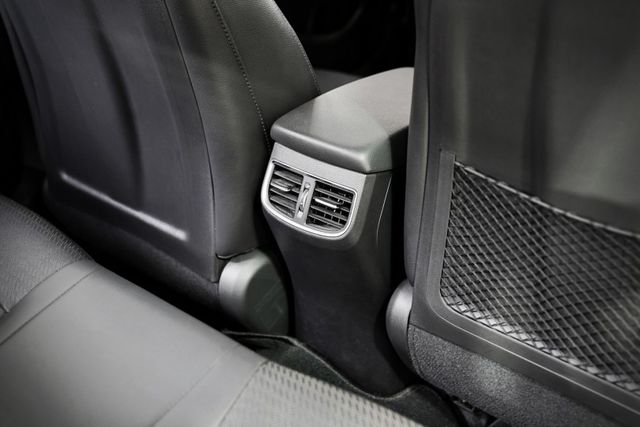 豪華版｜一手車 僅跑4.8萬里 定速循跡、倒車雷達、後座出風口  第17張相片