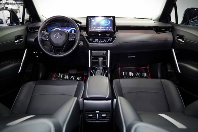 Hybrid GR Sport｜一手車僅跑1.7萬里 原版件 環景、電動尾門、盲點、駕駛座8向、車側警示  第7張相片