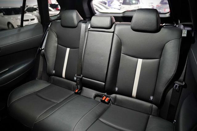 Hybrid GR Sport｜一手車僅跑1.7萬里 原版件 環景、電動尾門、盲點、駕駛座8向、車側警示  第9張相片