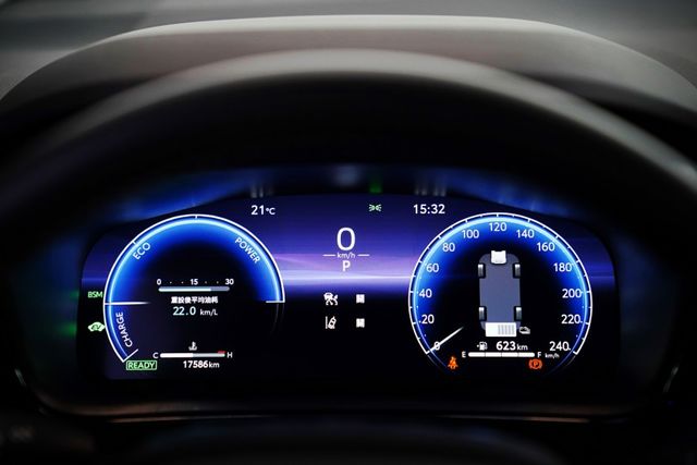 Hybrid GR Sport｜一手車僅跑1.7萬里 原版件 環景、電動尾門、盲點、駕駛座8向、車側警示  第12張相片