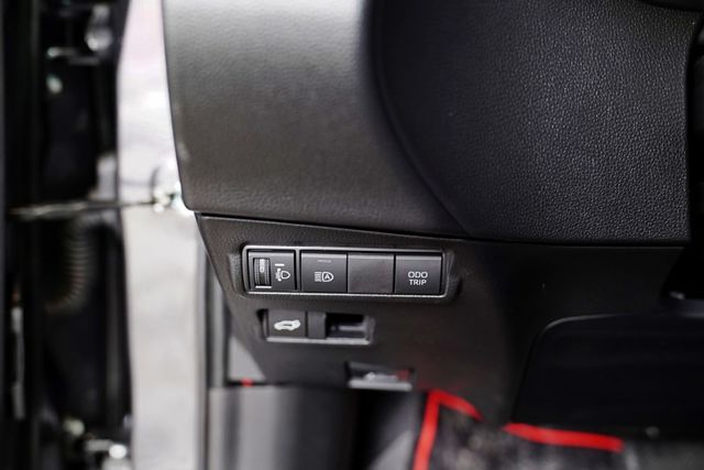 Hybrid GR Sport｜一手車僅跑1.7萬里 原版件 環景、電動尾門、盲點、駕駛座8向、車側警示  第16張相片