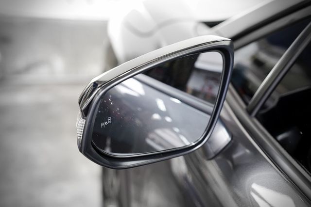 Hybrid GR Sport｜一手車僅跑1.7萬里 原版件 環景、電動尾門、盲點、駕駛座8向、車側警示  第18張相片