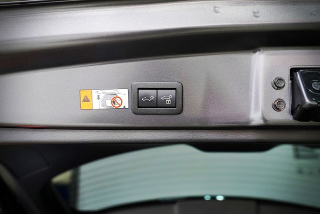 Hybrid GR Sport｜一手車僅跑1.7萬里 原版件 環景、電動尾門、盲點、駕駛座8向、車側警示  第19張相片