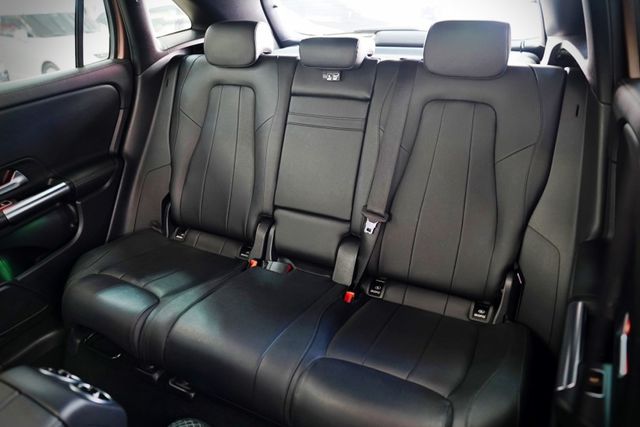 豪華版｜僅跑7.6萬里 ACC 盲點 倒影 環艙氛圍燈 iKey雙電動椅（記憶） 電尾門  第8張相片