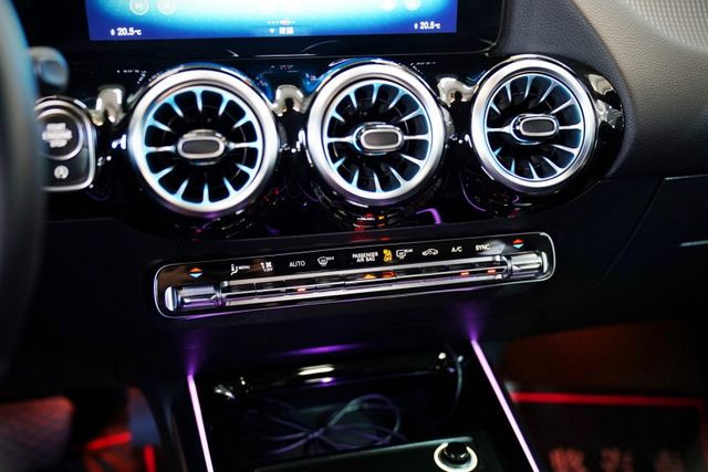 豪華版｜僅跑7.6萬里 ACC 盲點 倒影 環艙氛圍燈 iKey雙電動椅（記憶） 電尾門  第15張相片