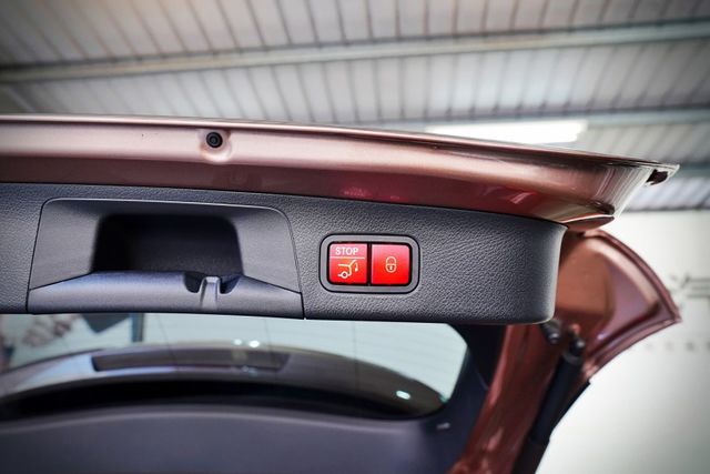 豪華版｜僅跑7.6萬里 ACC 盲點 倒影 環艙氛圍燈 iKey雙電動椅（記憶） 電尾門  第19張相片