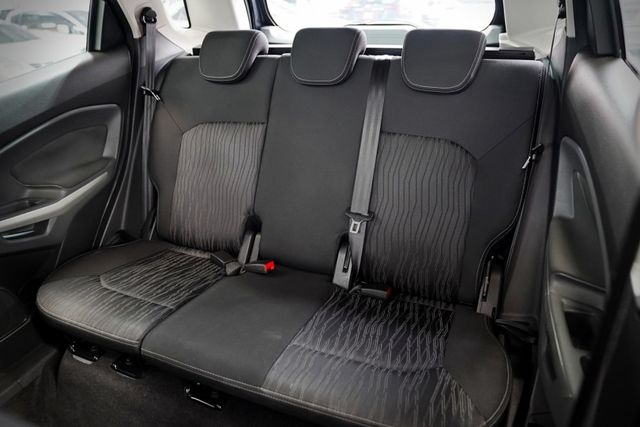 都會尊貴版｜原版件 加裝抬顯 有Ikey、摸門解鎖、定速、恆溫空調  第9張相片