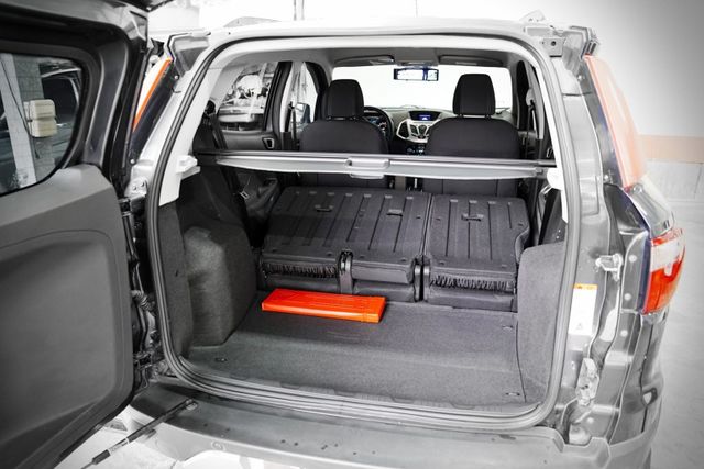 都會尊貴版｜原版件 加裝抬顯 有Ikey、摸門解鎖、定速、恆溫空調  第10張相片