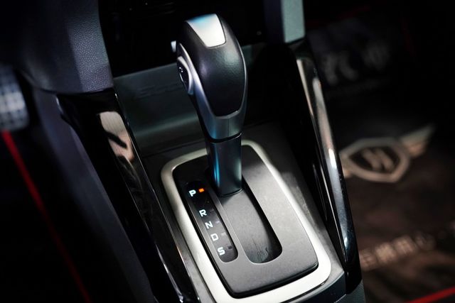 都會尊貴版｜原版件 加裝抬顯 有Ikey、摸門解鎖、定速、恆溫空調  第16張相片