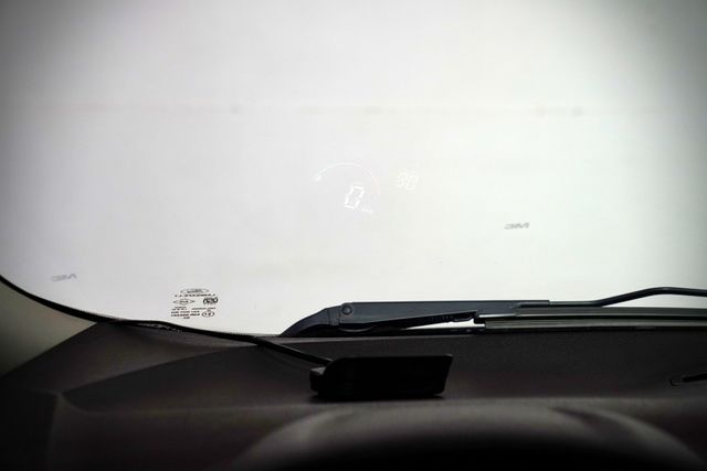 都會尊貴版｜原版件 加裝抬顯 有Ikey、摸門解鎖、定速、恆溫空調  第18張相片