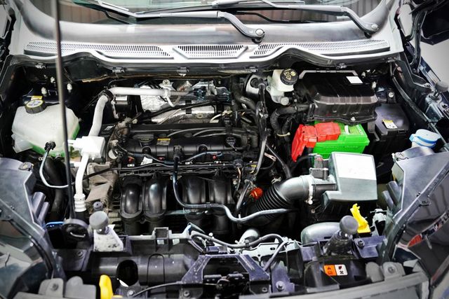 都會尊貴版｜原版件 加裝抬顯 有Ikey、摸門解鎖、定速、恆溫空調  第19張相片