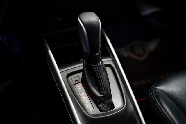 1.0T｜原廠保養 撥片 皮椅 HID頭燈 LED日行燈 恆溫空調 免鑰匙 定速  第15張相片