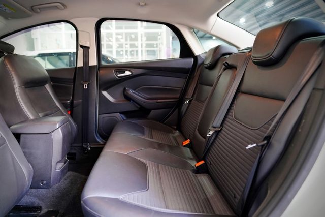 時尚經典型｜一手車  僅跑7.6萬里 原版件 盲點、恆溫、雙區溫控、換檔撥片、定速、自動大燈  第8張相片